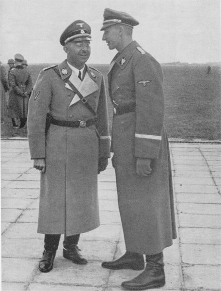 Генрих Гиммлер и Рейнхард Гейдрих. 1934 г. 