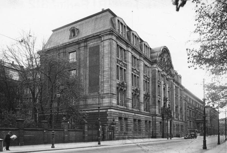 Здание Гестапо в Берлине на улице Принца Альбрехта. 1933 г. 