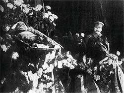 Сталин у гроба Кирова. Декабрь 1934 г. 