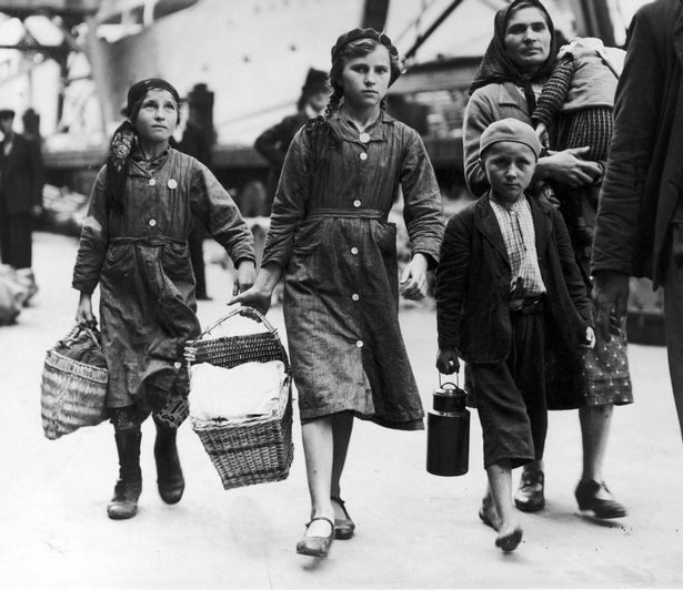 Прибытие еврейских детей-беженцев из Германии. Лондон. 1939 г. 