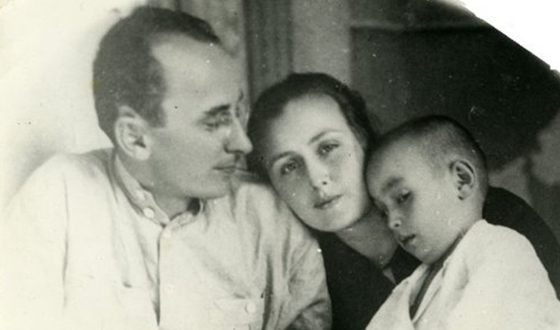 Лаврентий Берия с семьей. 