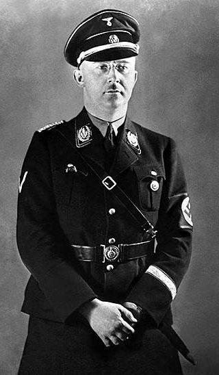 Рейхсфюрер СС Генрих Гиммлер в униформе СС.