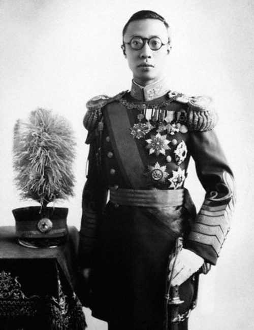Император Пу И в форме генералиссимуса.