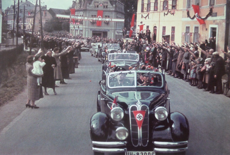 Судетские немцы приветствуют нацистов. Октябрь 1938 г.