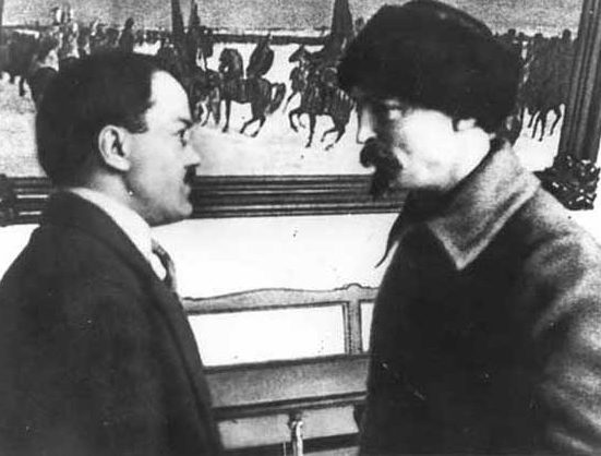 Молотов и Дзержинский в Кремле. 1924 г.