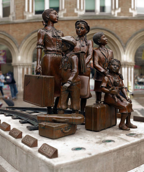 Памятник на станции «Liverpool Street». Лондон. 2011 г.