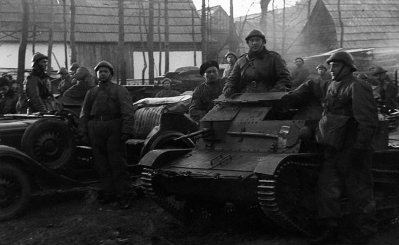 Польские войска занимают чешское селение Йоргов. Ноябрь 1938 г. 
