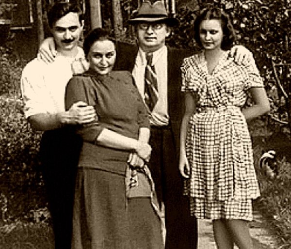 Семья Берии: сын Серго, жена Нино и невестка Марфа, внучка Максима Горького. 1951 г.