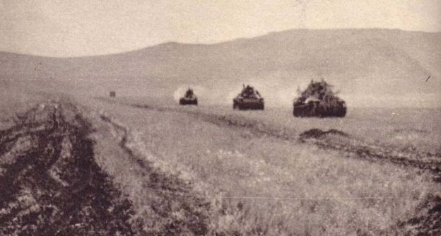 Японские танки на марше. 1939 г. 