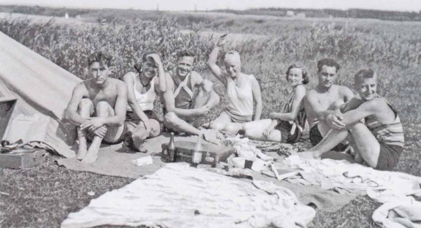Пикник немецких курсантов с русскими подругами. 1932 г. 