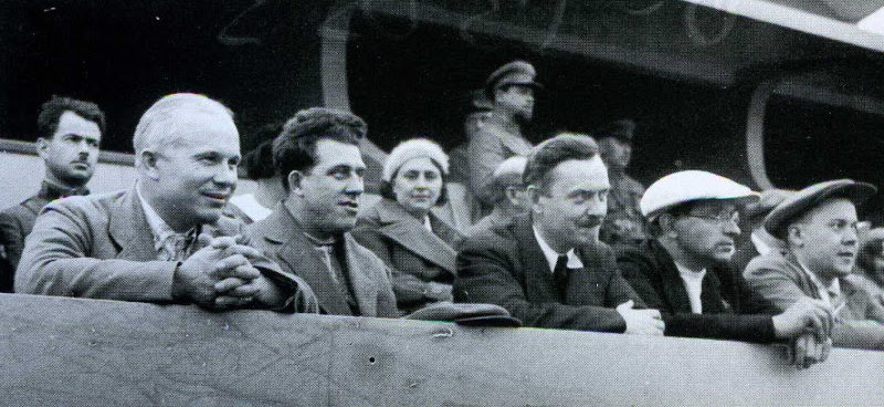 Н.С.Хрущёв и Н.А.Булганин в правительственной ложе стадиона «Динамо» во время футбольного матча между командами Москвы и Баку.1935 г.