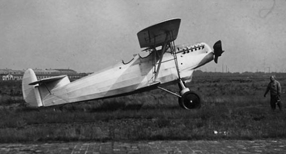 Самолет-разведчик «Альбатрос 84» на испытаниях. 
