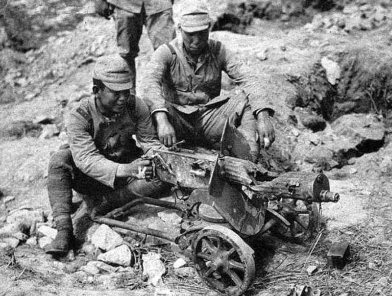 Японцы у разбитого советского пулемета «Максим». 1939 г.