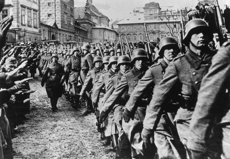 Немцы на улице Праги. 15 марта 1939 г.