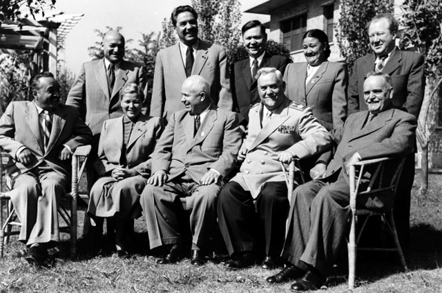 Делегация СССР в КНР: Анастас Микоян, Екатерина Фурцева, Никита Хрущёв, Николай Булганин. 1954 г. 