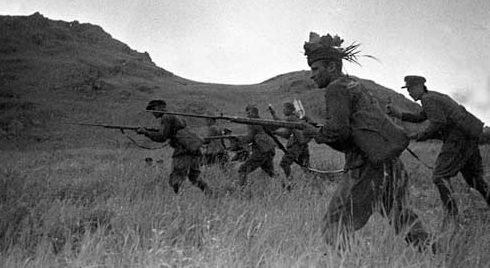 Красноармейцы в атаке. 1938 г.