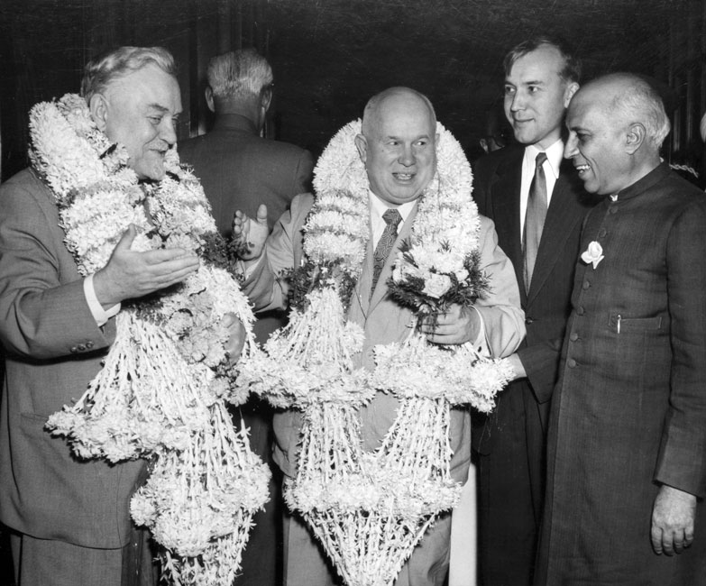 Н.С. Хрущев и Н.А. Булганин во время поездки по Индии. Ноябрь 1955 г.