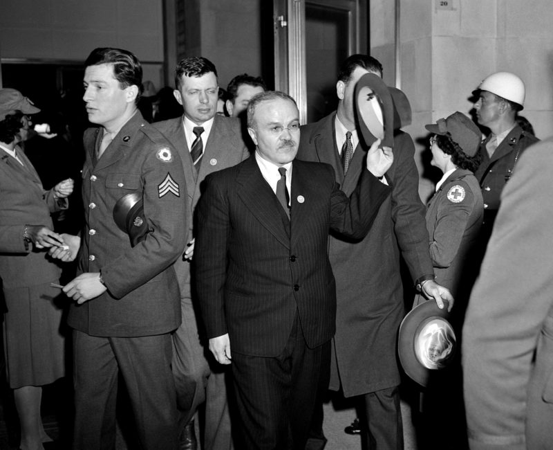Молотов в Доме Ветеранов на встрече Руководящего комитета. Конференция ООН в Сан-Франциско. Апрель 1945 г.
