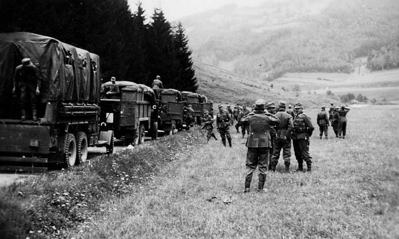 Немецкие войска на марше в Чехословакии. 1939 г. 