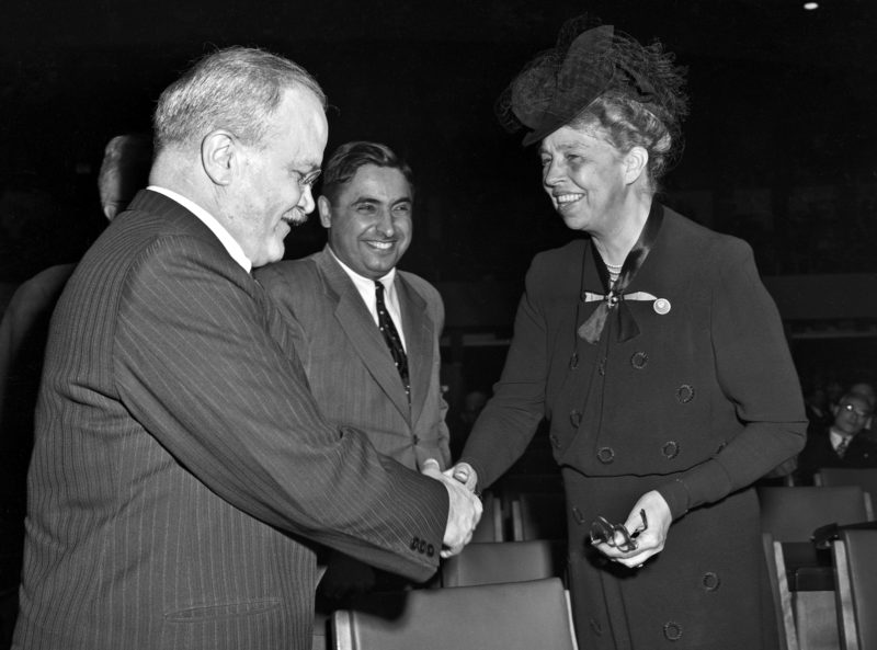 Молотов общается с Элеонорой Рузвельт на первой Генеральная Ассамблея ООН. Октябрь 1946 г.