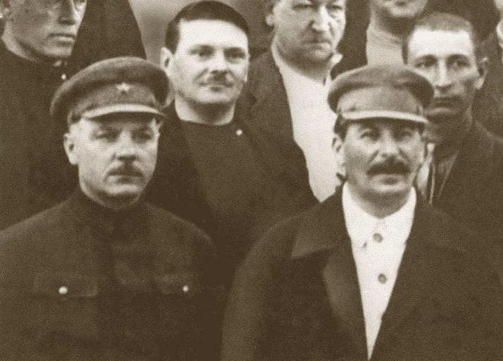 Председатель Нижегородского губкома партии Жданов (в центре) с Ворошиловым и Сталиным.1929 г. 