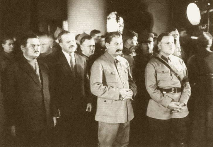 На похоронах С.М. Кирова: А.А. Жданов, В.М. Молотов, И.В. Сталин и К.Е. Ворошилов. 1934 г.