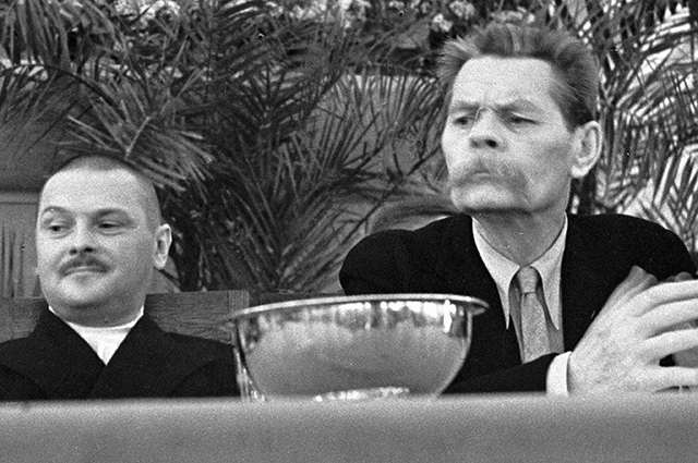 Андрей Жданов и Максим Горький в президиуме первого съезда писателей ССС., 1934 г.