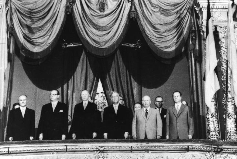 Молотов, Хрущев и Булганин в Государственной администрации Германии. Сентябрь 1955 г. 