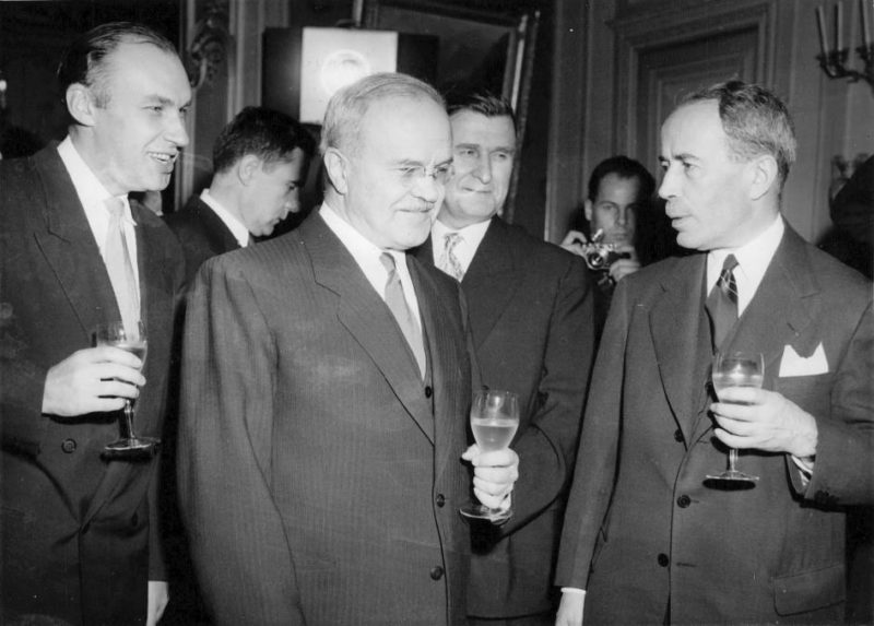 Молотов и Самталь Мед и Пинай Вид. Женева, ноябрь 1955 г.