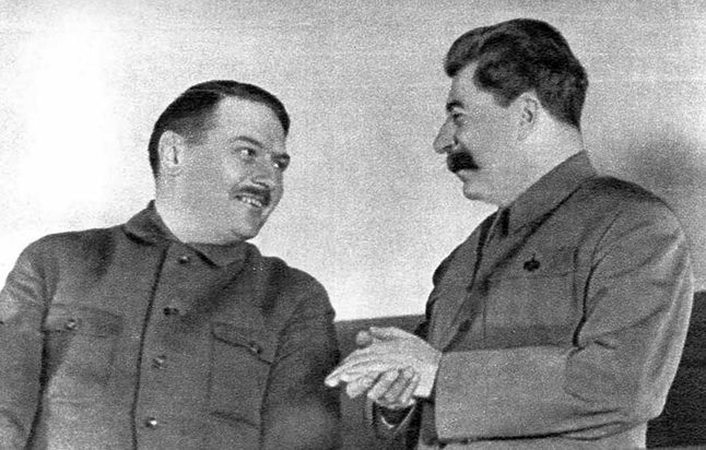 А.А. Жданов и И.В. Сталин в президиуме совещания передовиков урожайности. 29 декабря 1935 г.