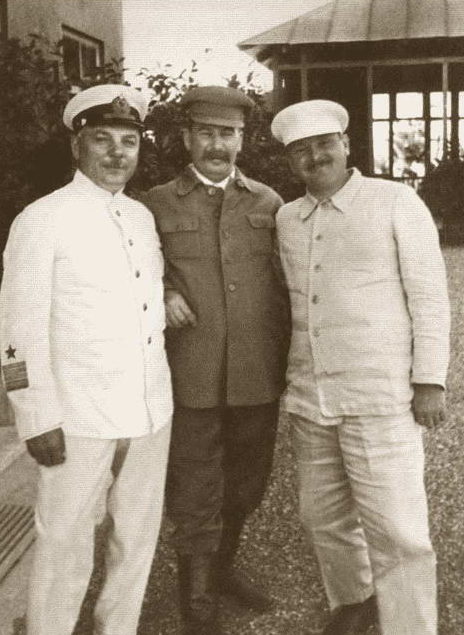 На сталинской даче в Сочи: К.Е. Ворошилов, И.В. Сталин и А.А. Жданов. 1936 г.