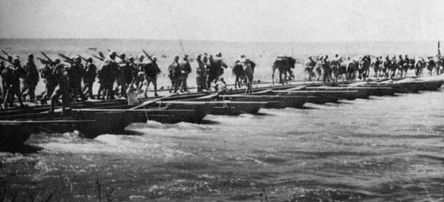 Понтонные мосты через реку. 1939 г.