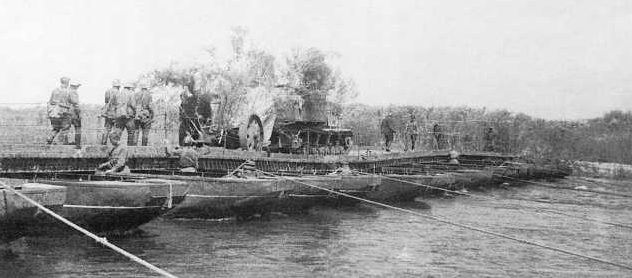 Понтонные мосты через реку. 1939 г.