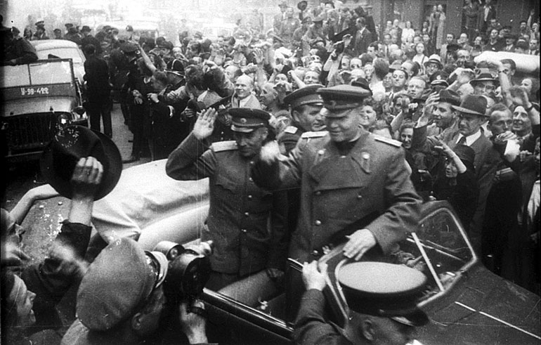 Жители Праги приветствуют маршала И.С. Конева. Май 1945 г.