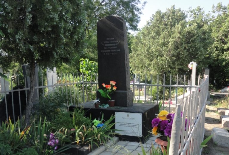ст-ца Анапская Анапского округа. Памятник на кладбище, установленный на братской могиле мирных жителей, замученных немецкими оккупантами.