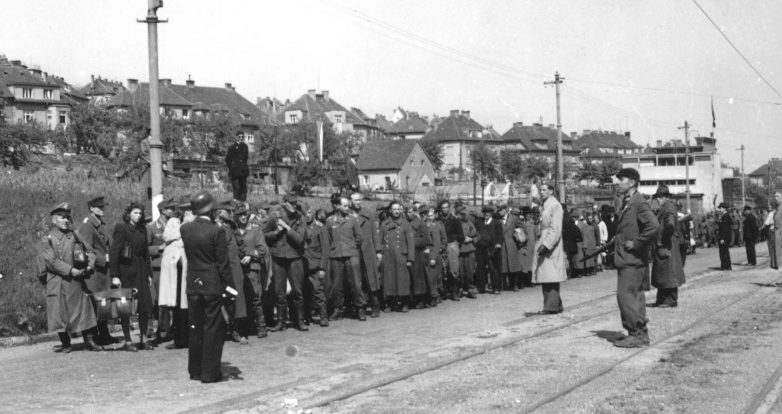 Судетские немцы и пленные немецкие солдаты перед расстрелом. Май 1935 г.