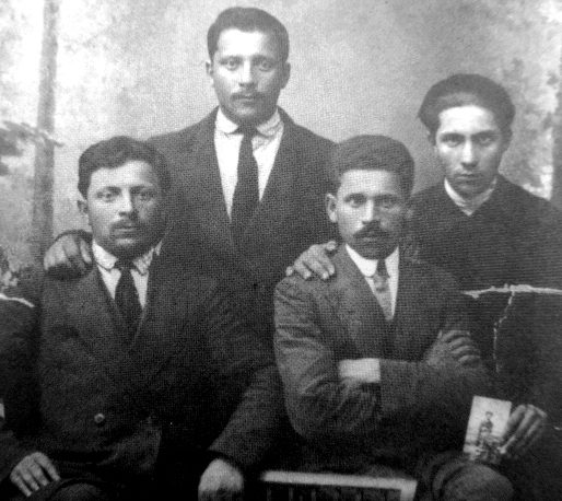 Братья Кагановичи. Слева направо: Израиль, Арон, Михаил и Лазарь. Киев, 1914 г. 
