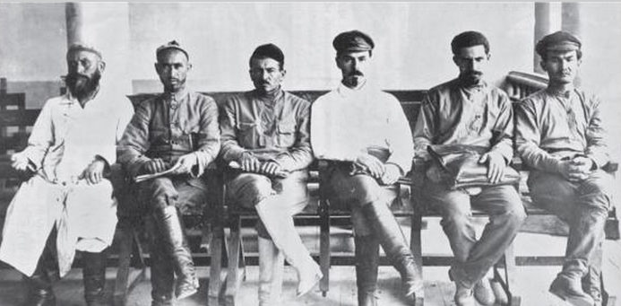 Каганович в составе Туркестанской комиссии. 1920 г.
