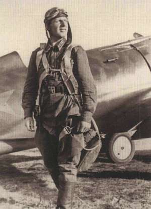 Лётчик В. Скобарихин возле своего И-16. 1939 г. 