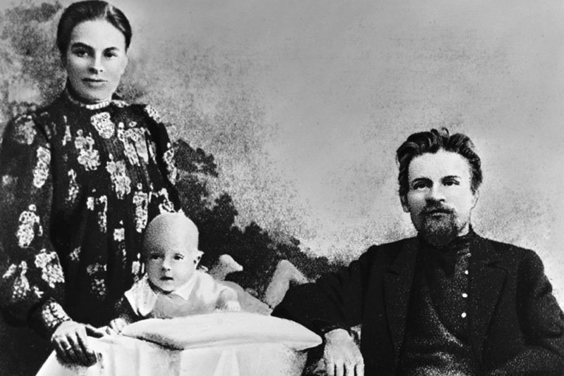 Супруга и сын Валериан. 1908 год.