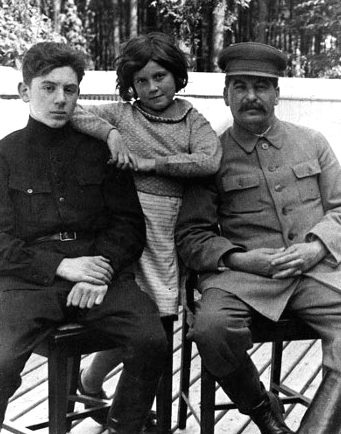 Василий и Светлана с отцом И.В. Сталиным. Ближняя дача в Волынском. 1935 г.
