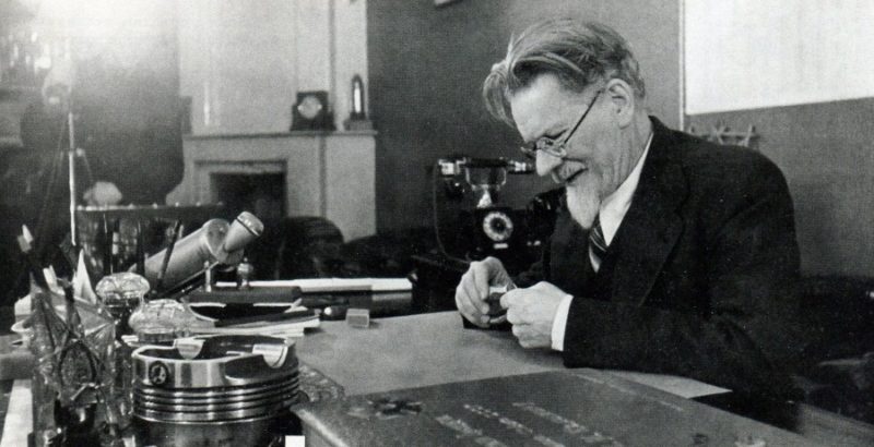 Калинин в рабочем кабинете. 1944 г.