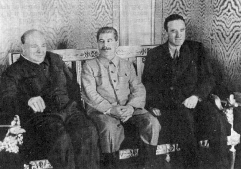 У.Черчилль, И.В.Сталин и В.А. Гарриман в Кремле. 1942 г.