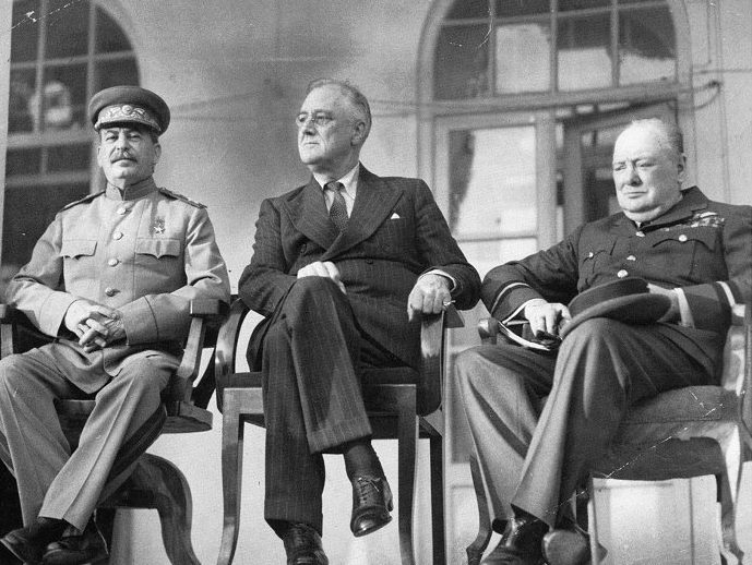 Сталин, Ф. Д. Рузвельт и У. Черчилль на Тегеранской конференции. Ноябрь 1943 г. 