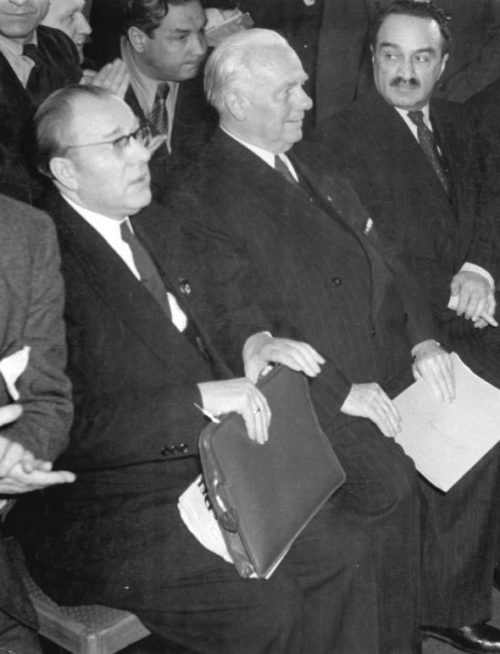 Отто Гротеволь, Вильгельм Пик и А.И. Микоян на партийном съезде в Берлине. 1954 г.