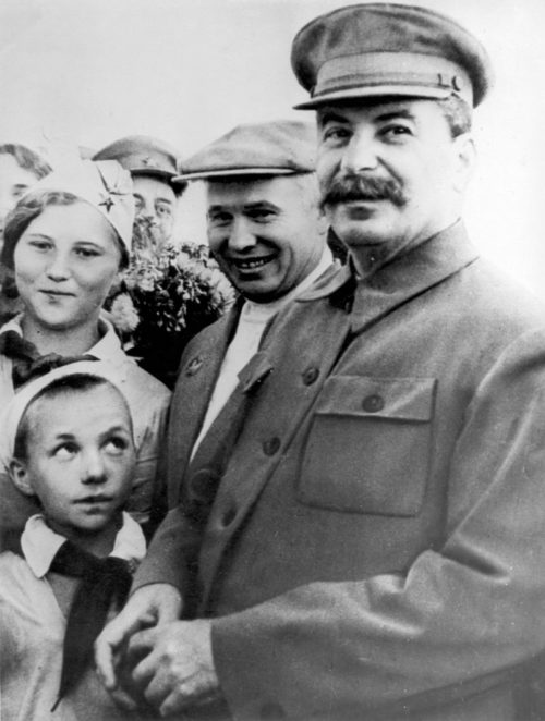 Иосиф Сталин и Никита Хрущев 1938 г.