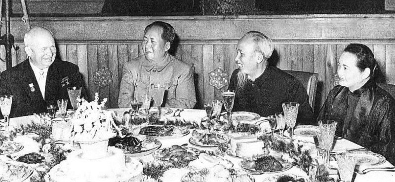 Никита Хрущев, Мао Цзэдун, Хо Ши Мин и Сун Цинлин. 1959 г.