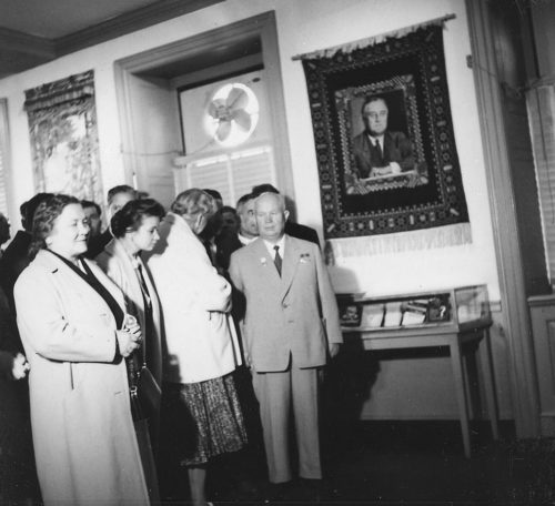 Элеонора Рузвельт и Никита Хрущев в библиотеке им. Франклина Рузвельта в Гайд-парке. Сентябрь 1959 г.