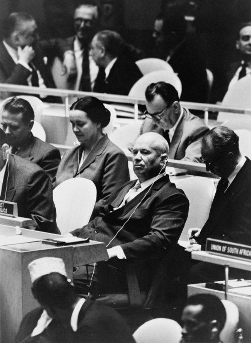 Никита Хрущев и З. В. Миронова в зале Генеральной Ассамблеи ООН. Сентябрь 1960 г.