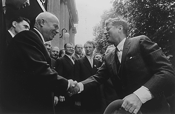 Джон Кеннеди и Никита Хрущев. Июнь 1961 г. 